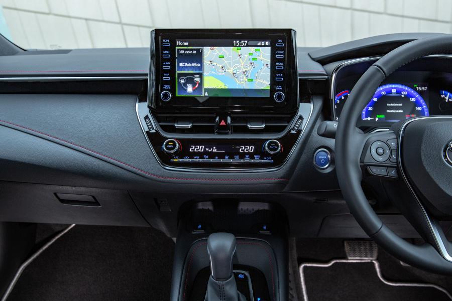 Детали интерьера Toyota Corolla Hybrid 2019 года  (UK) (фото 36 из 40)
